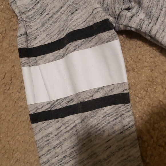 Victoria's Secret PINK 3 Quarter Sleeved T-Shirt - Picture 4 of 8